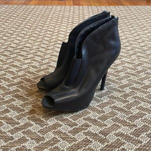 Guess Black peep toe bootie